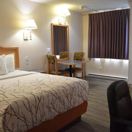 Canadas Best Value Inn & Suites-Castlegar Esterno foto