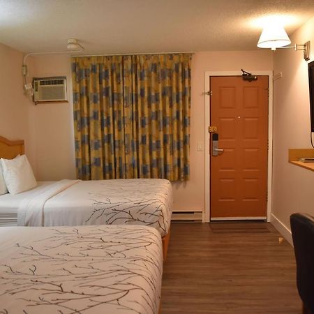 Canadas Best Value Inn & Suites-Castlegar Esterno foto