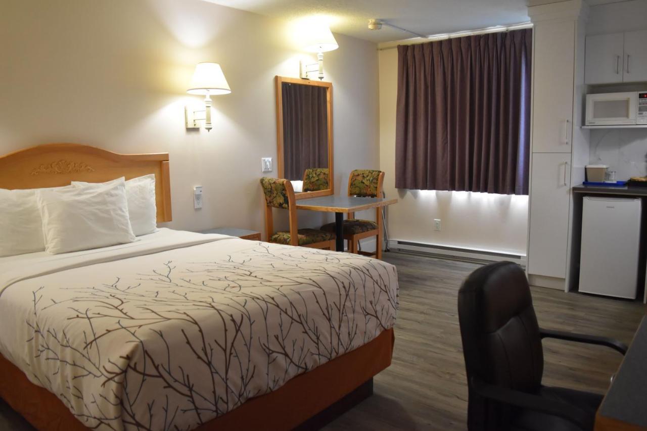 Canadas Best Value Inn & Suites-Castlegar Esterno foto