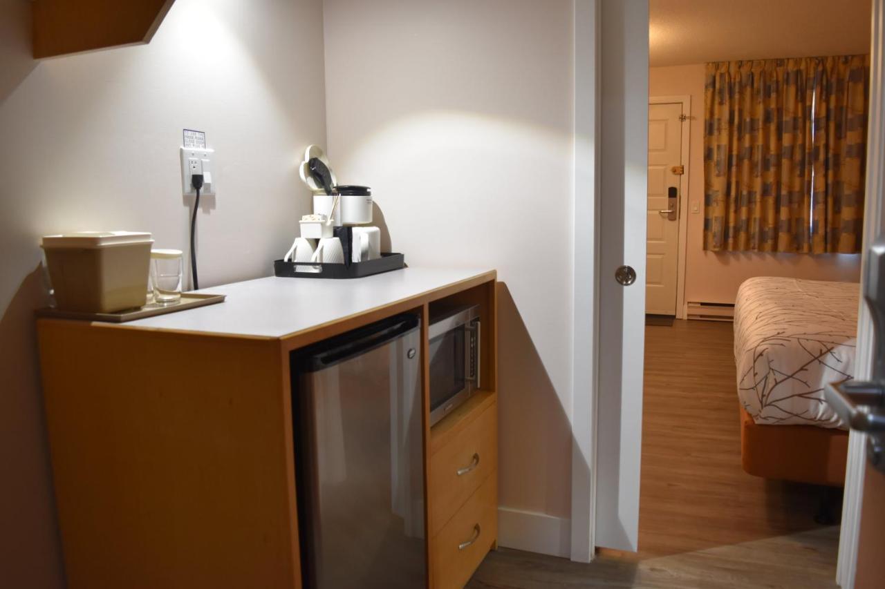 Canadas Best Value Inn & Suites-Castlegar Esterno foto