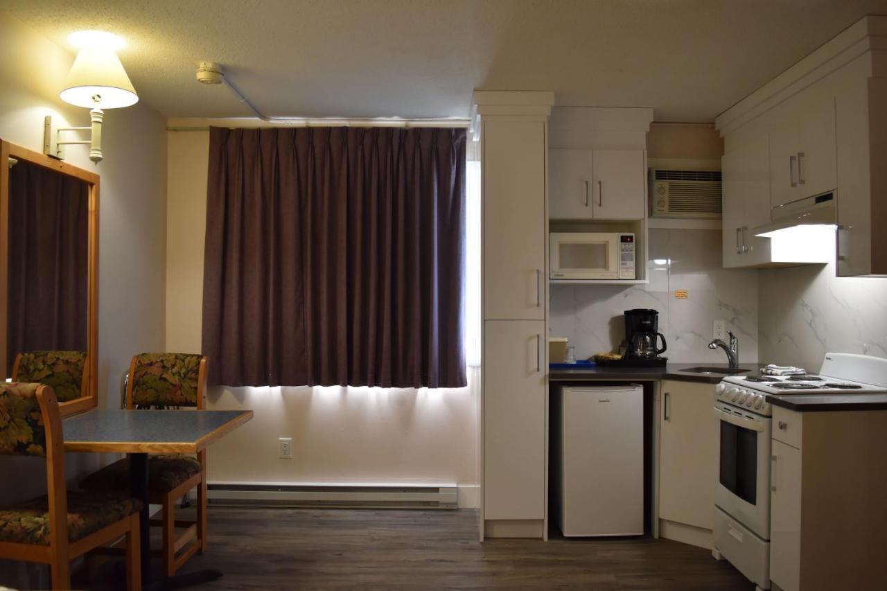 Canadas Best Value Inn & Suites-Castlegar Esterno foto