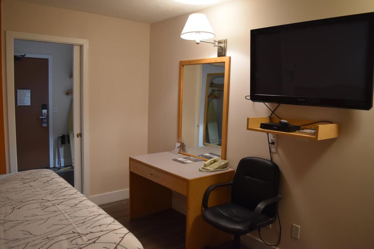 Canadas Best Value Inn & Suites-Castlegar Esterno foto