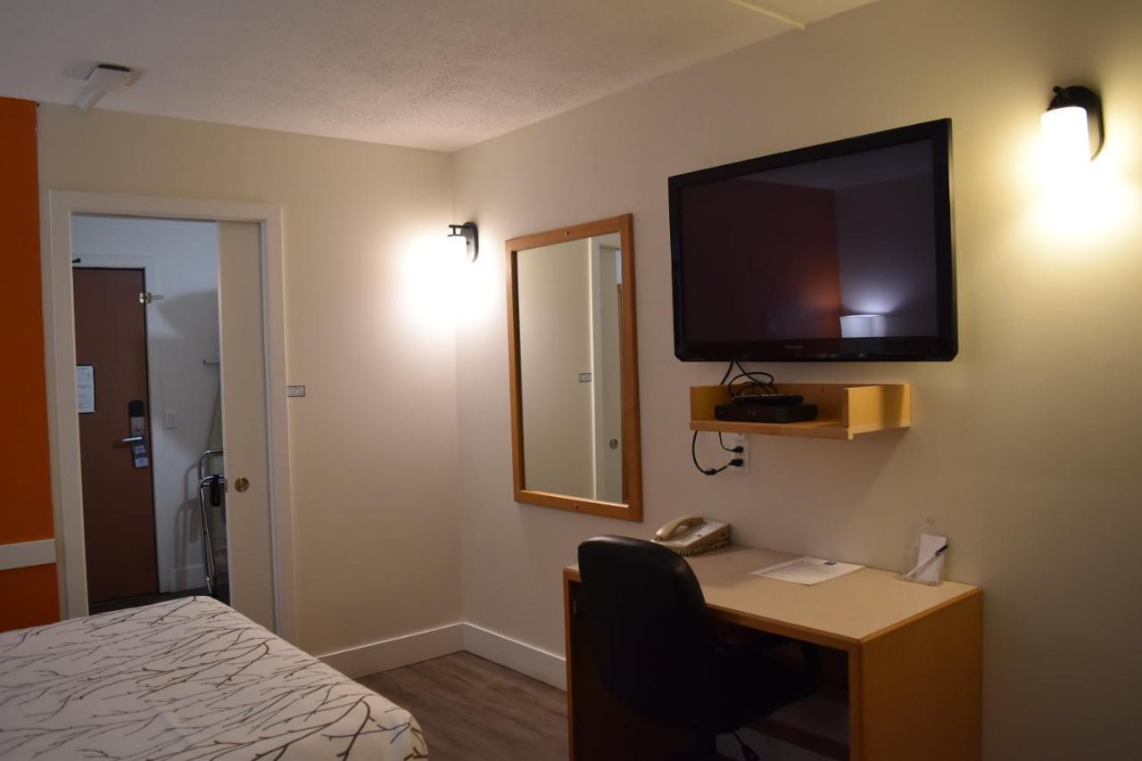 Canadas Best Value Inn & Suites-Castlegar Esterno foto