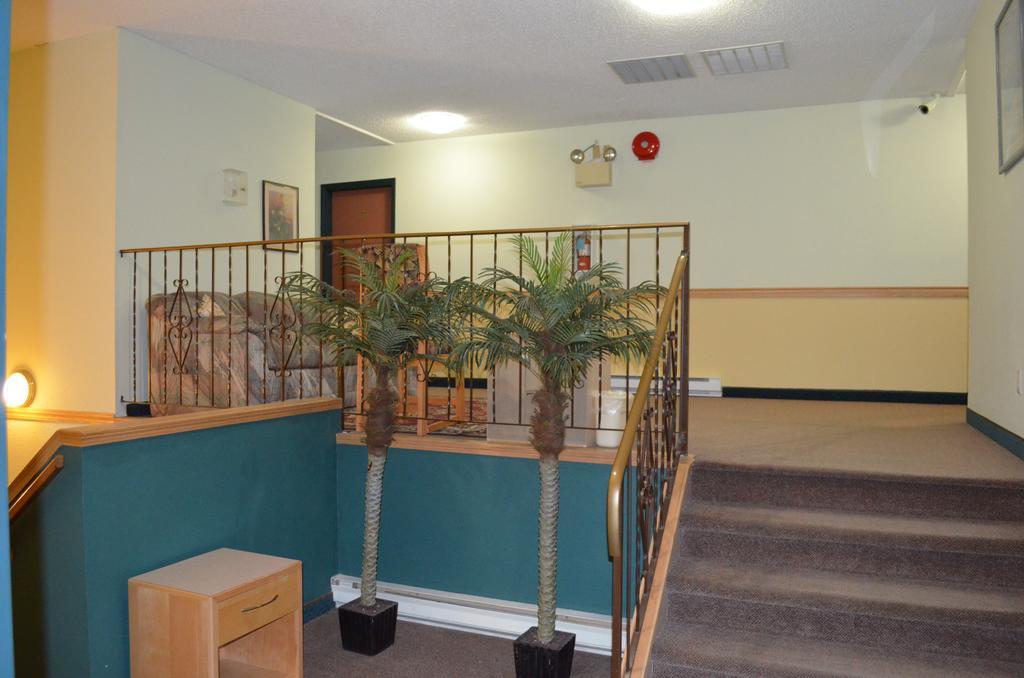 Canadas Best Value Inn & Suites-Castlegar Esterno foto