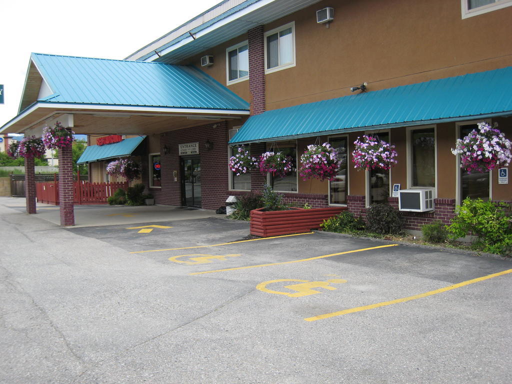 Canadas Best Value Inn & Suites-Castlegar Esterno foto