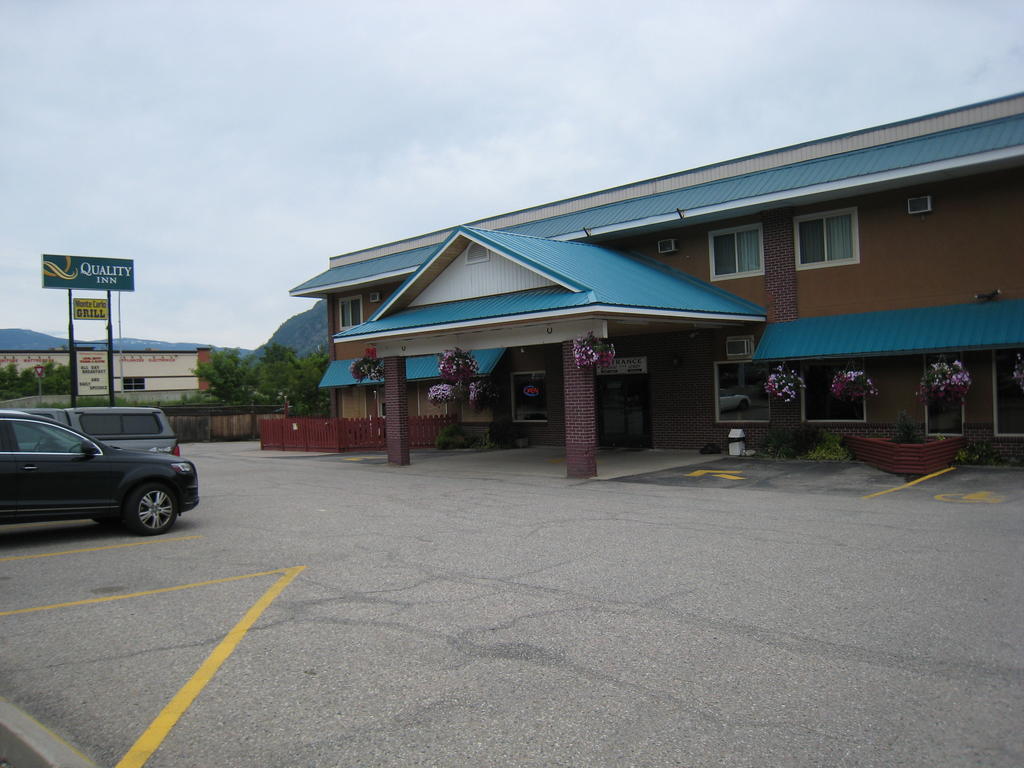 Canadas Best Value Inn & Suites-Castlegar Esterno foto