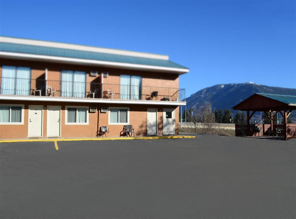 Canadas Best Value Inn & Suites-Castlegar Esterno foto