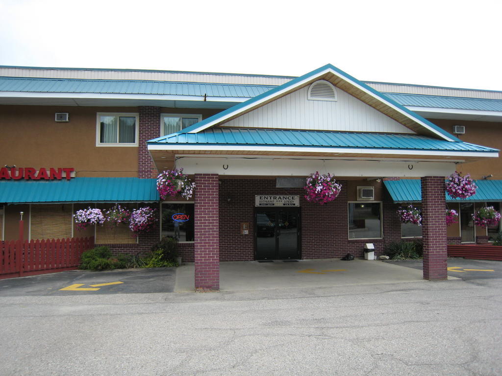 Canadas Best Value Inn & Suites-Castlegar Esterno foto