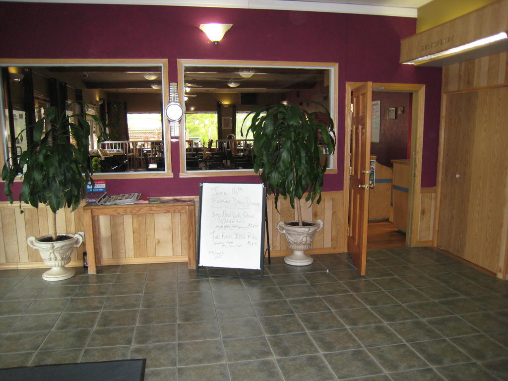 Canadas Best Value Inn & Suites-Castlegar Esterno foto