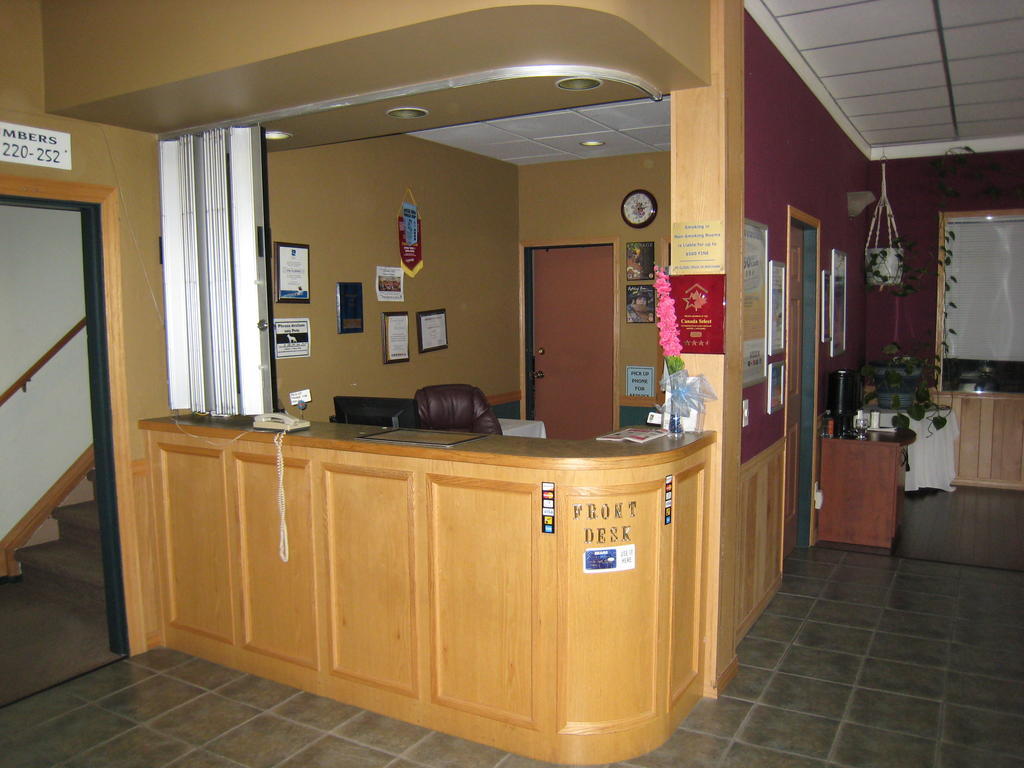 Canadas Best Value Inn & Suites-Castlegar Esterno foto