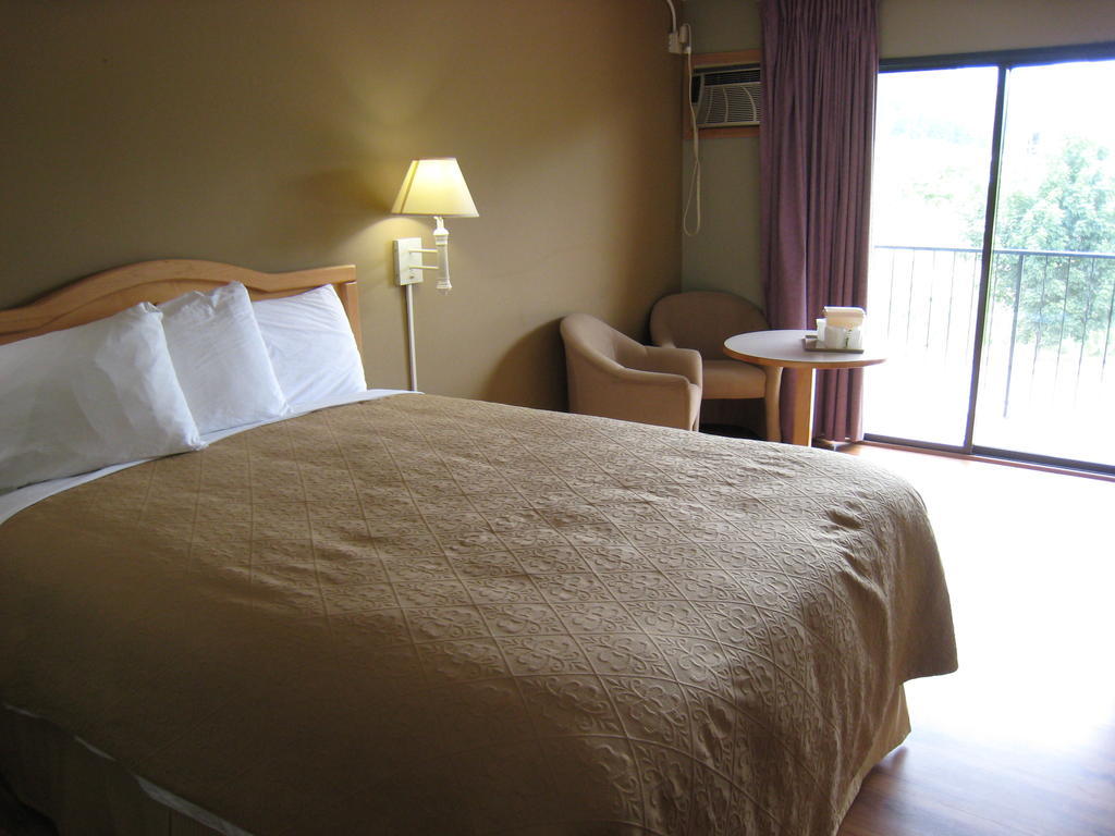 Canadas Best Value Inn & Suites-Castlegar Camera foto