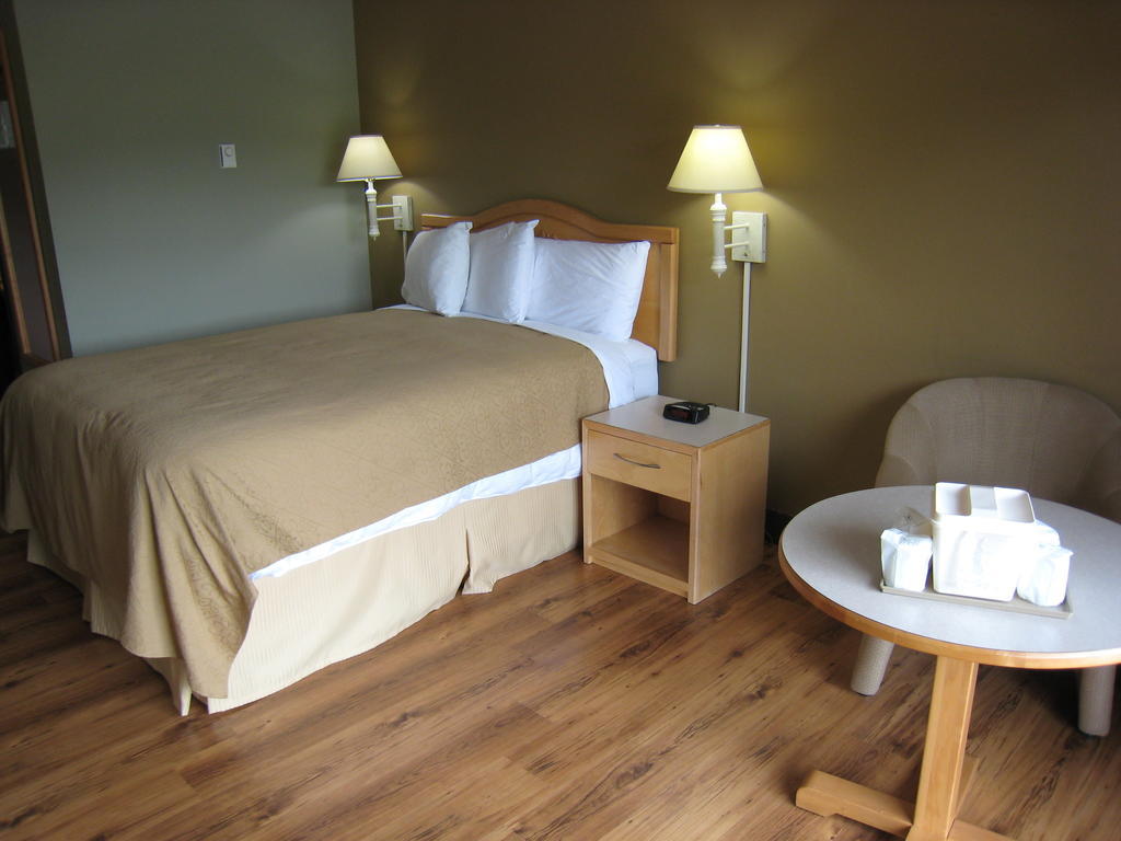 Canadas Best Value Inn & Suites-Castlegar Camera foto