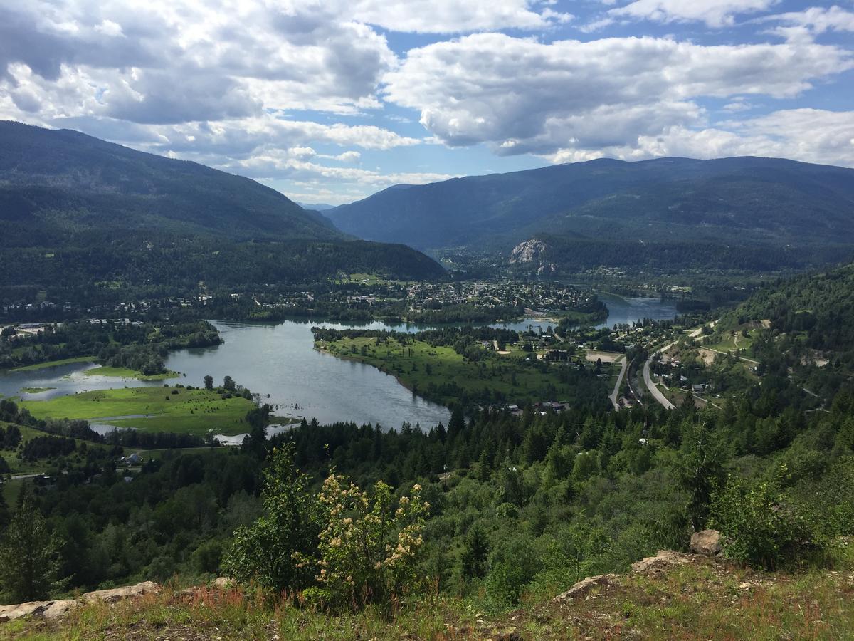 Canadas Best Value Inn & Suites-Castlegar Esterno foto