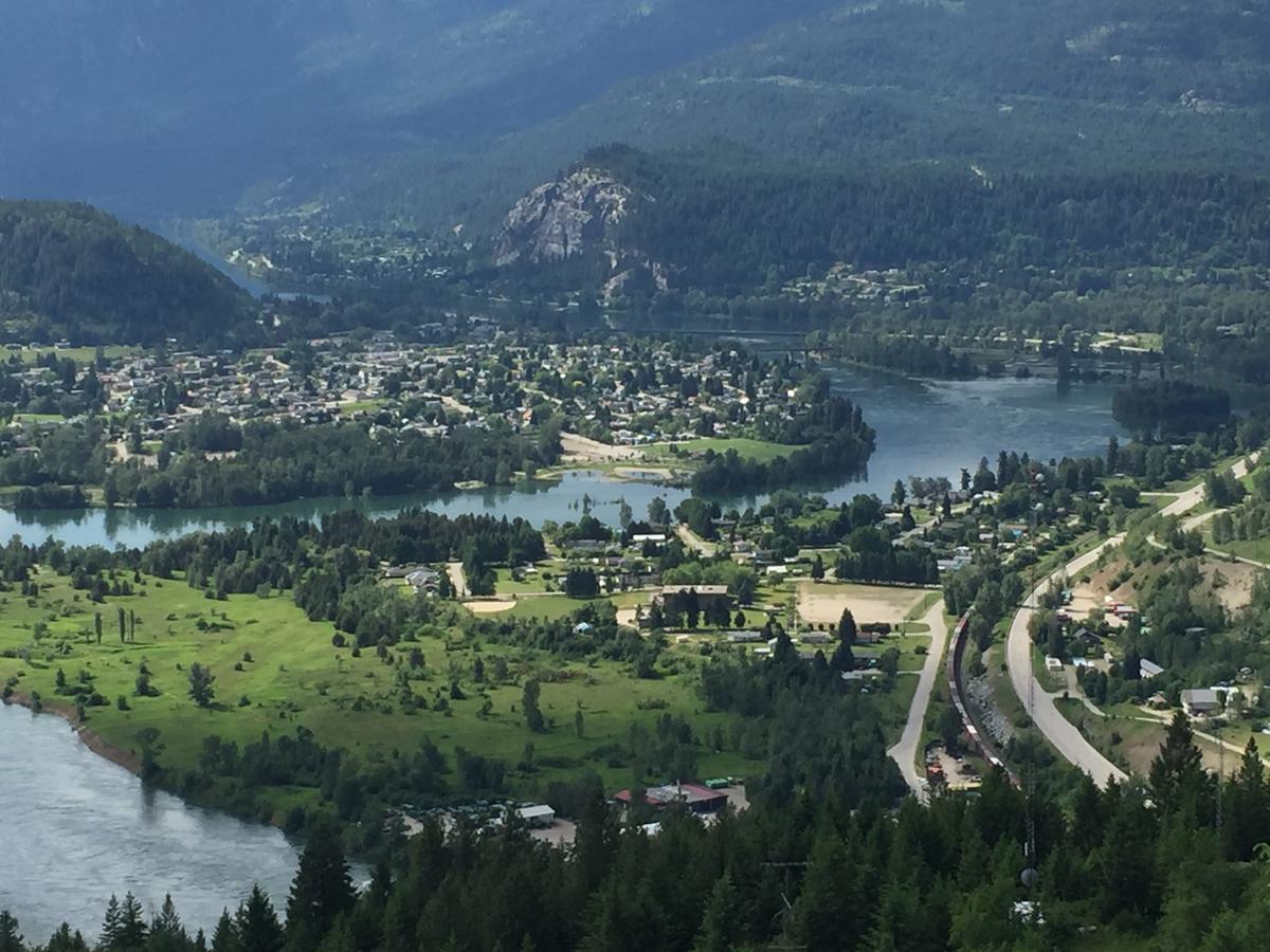 Canadas Best Value Inn & Suites-Castlegar Esterno foto