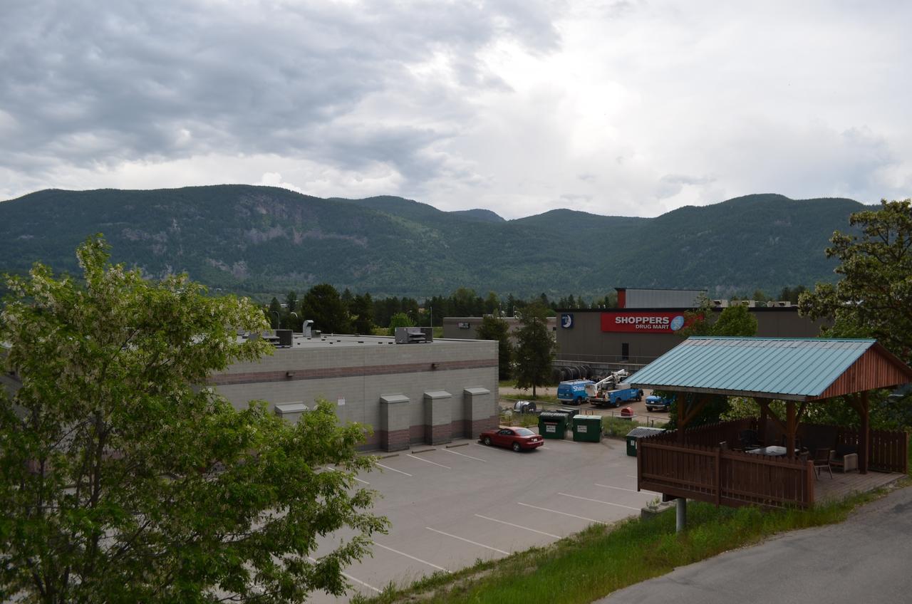 Canadas Best Value Inn & Suites-Castlegar Esterno foto