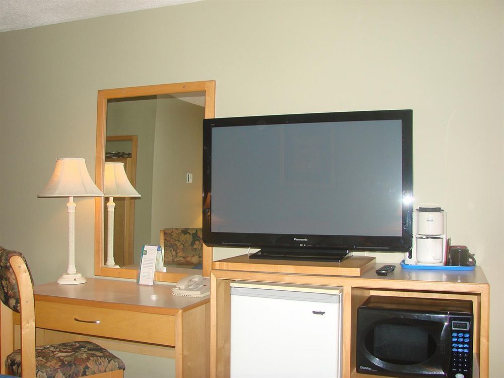 Canadas Best Value Inn & Suites-Castlegar Esterno foto