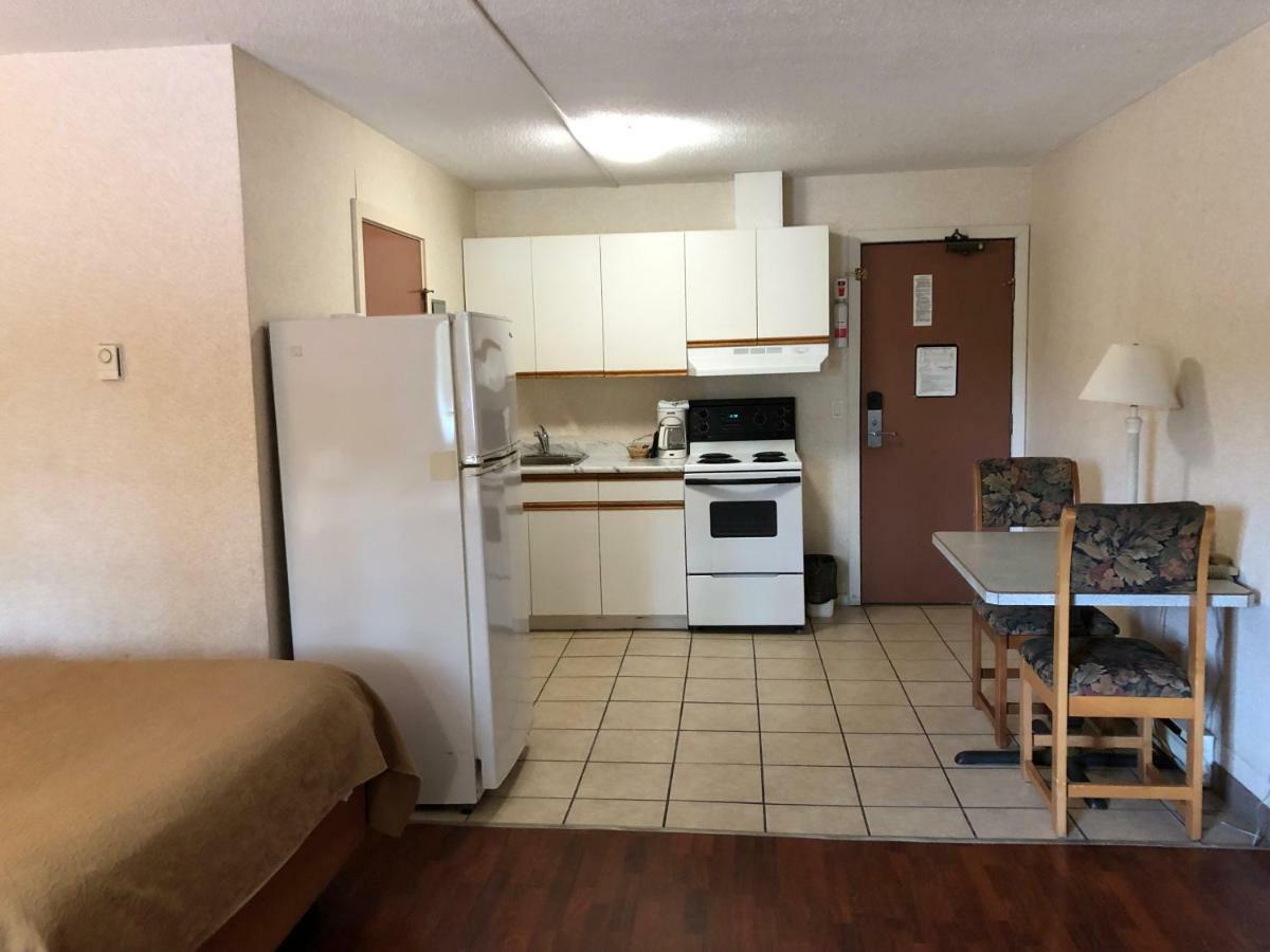 Canadas Best Value Inn & Suites-Castlegar Esterno foto